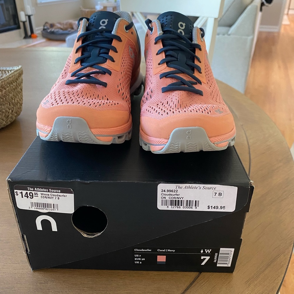 On cloud surfer *discontinued* coral/blue women’s size 7